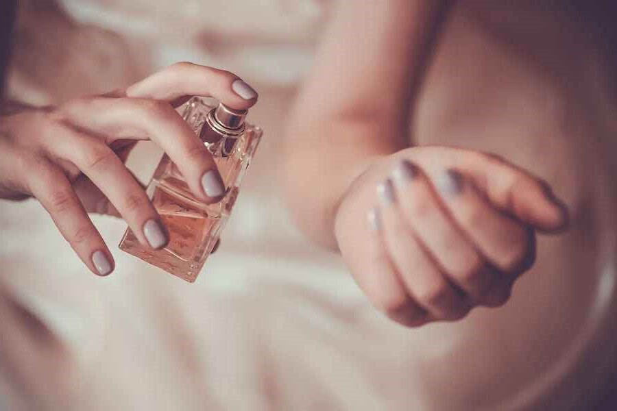Personnalisation des mélanges d'huiles de parfum pour soins personnels en fonction des préférences régionales (États-Unis et Asie du Sud-Est) 1 Personnalisation des mélanges d'huiles de parfum pour soins personnels en fonction des préférences régionales US vs. SEA 4