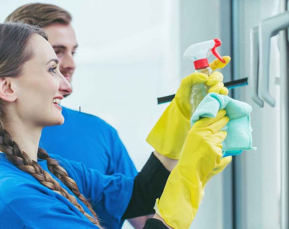 Fragrance Oil Trends in the Commercial Cleaning Sector: A Growing Opportunity 3 Fragrance Oil Trends in the Commercial Cleaning Sector A Growing Opportunity 1