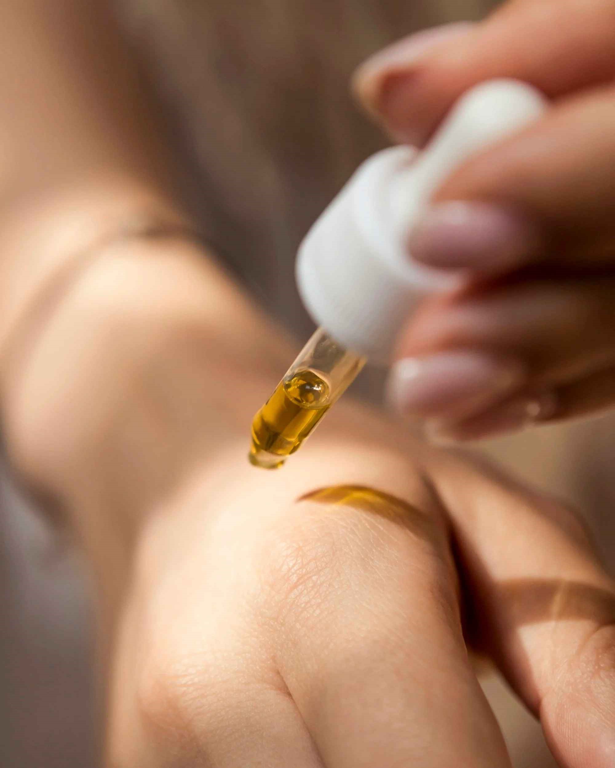 Ingrédients clés à rechercher dans les huiles de parfum pour soins personnels : Sécurité et approvisionnement 2 Principaux ingrédients à rechercher dans les huiles de parfum pour produits de soins personnels Sécurité et approvisionnement 3