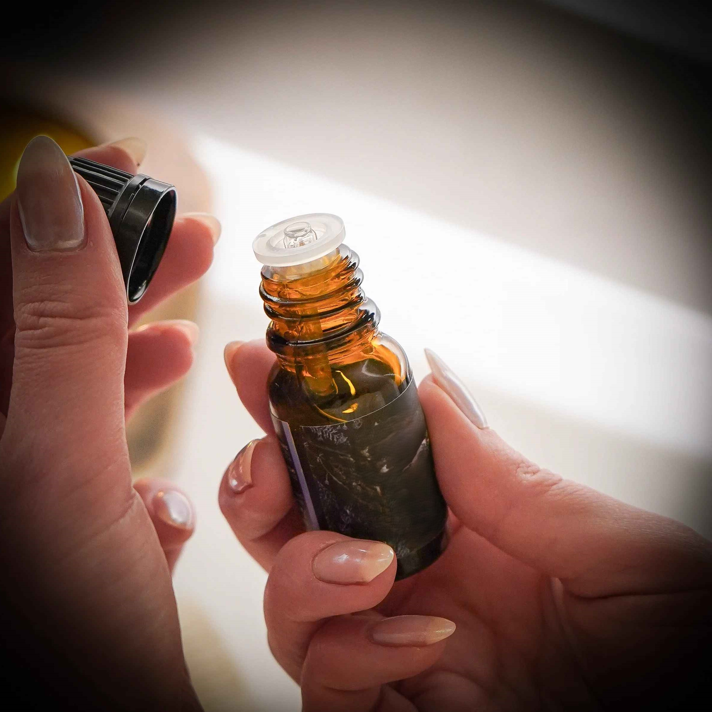 Ingrédients clés à rechercher dans les huiles de parfum pour soins personnels : Sécurité et approvisionnement 3 Ingrédients clés à rechercher dans les huiles de parfum pour produits de soins personnels Sécurité et approvisionnement 4