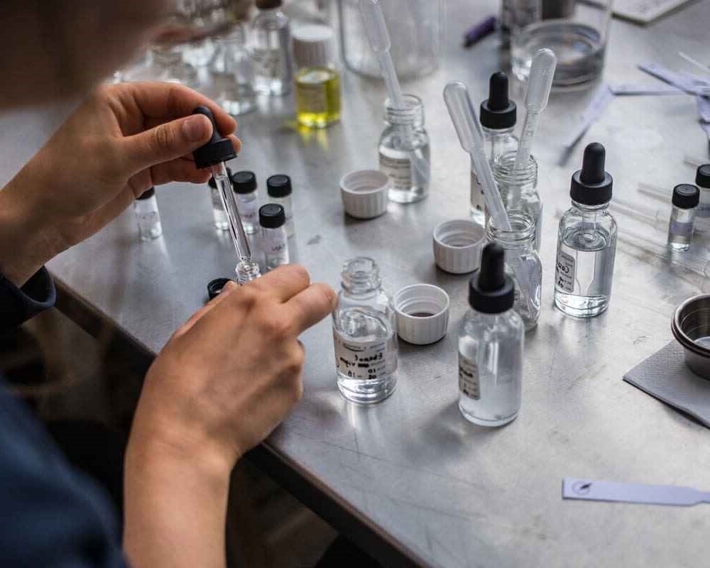 The Role of Fragrance Oils in Creating Signature Food Scents 1 The Role of Fragrance Oils in Creating Signature Food Scents 1