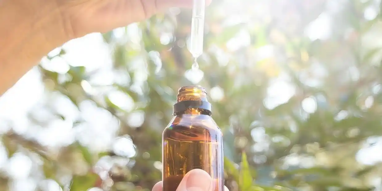 Fragrance Oils vs Eau de Parfum: Which Is Better for Hot/Humid Markets? 1 Fragrance Oils vs Eau de Parfum Which Is Better for HotHumid Markets 1