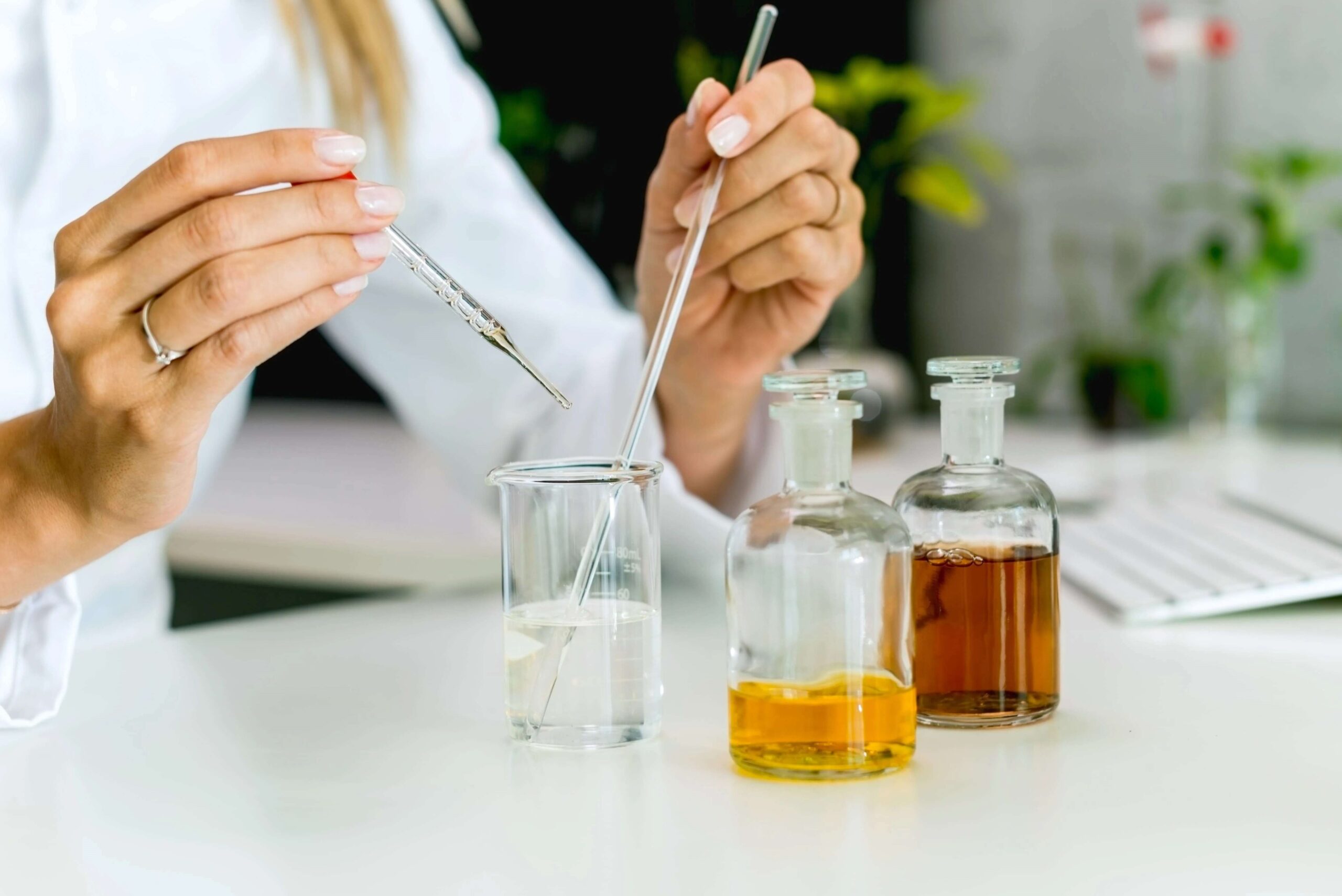 Como os distribuidores de fragrâncias podem escalonar as operações utilizando óleos de fragrâncias a granel 4 escalonados