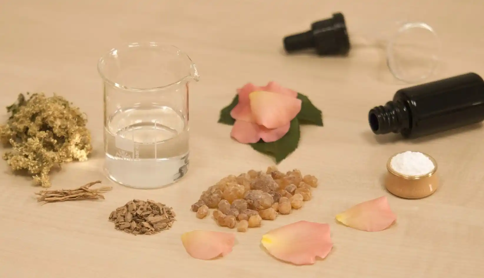 Выбор между натуральными, синтетическими и смешанными ароматическими маслами 2 Выбор между натуральными синтетическими и смешанными базовыми ароматическими маслами 3