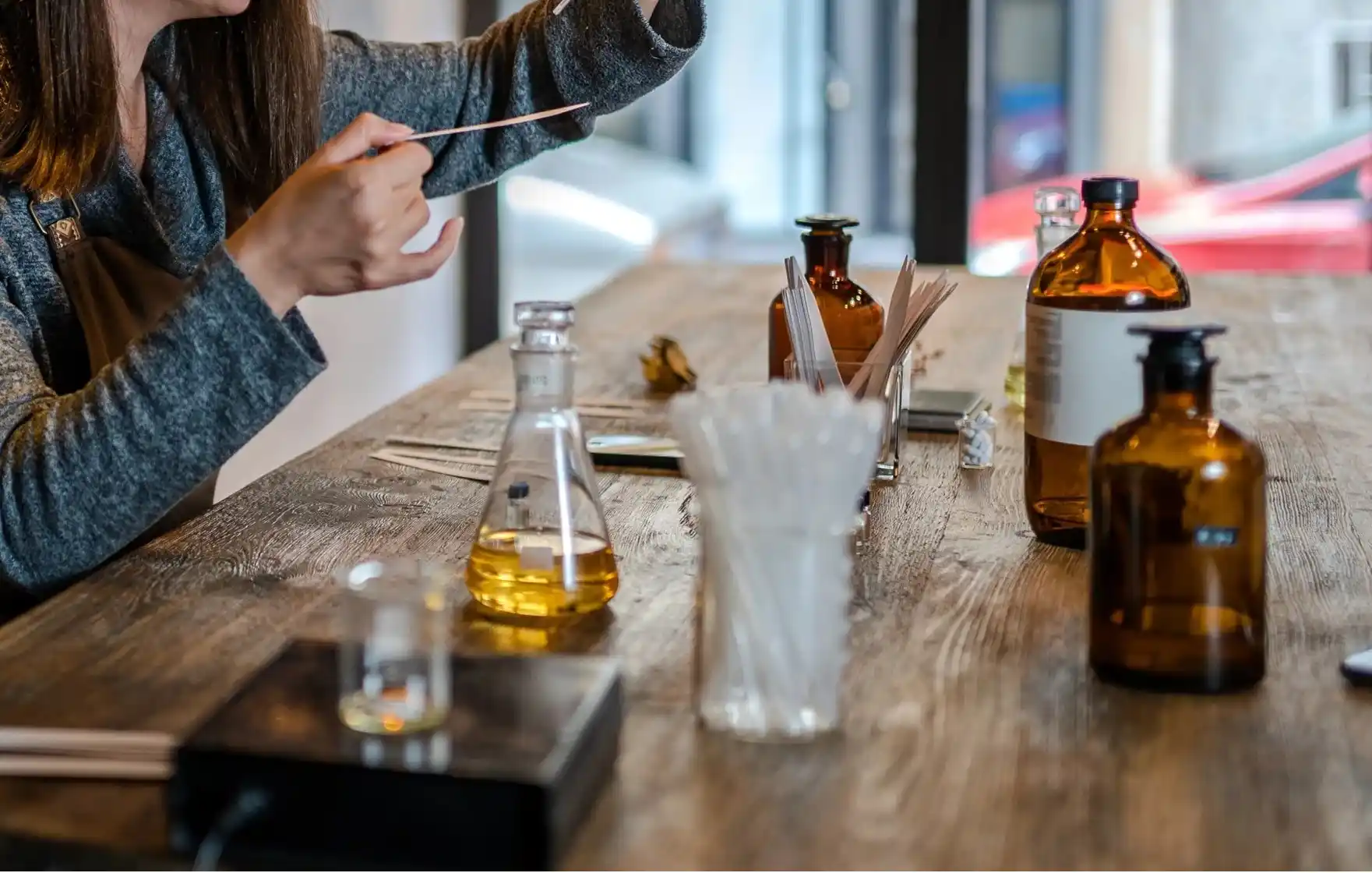 Выбор между натуральными, синтетическими и смешанными ароматическими маслами 3 Выбор между натуральными синтетическими и смешанными базовыми ароматическими маслами 4