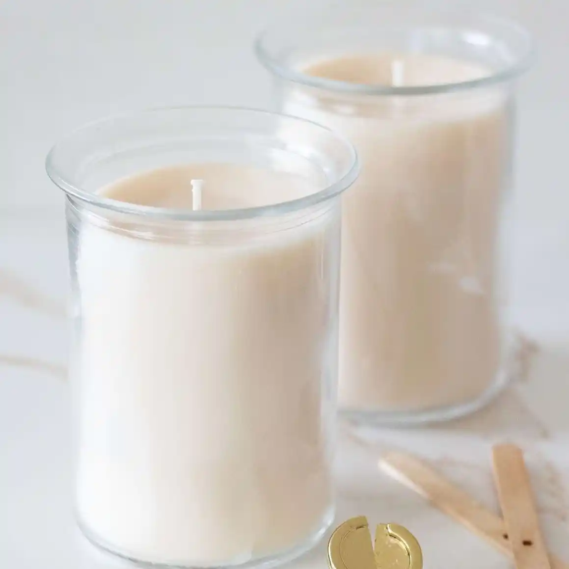 Fragrance Oils for Scented Candles: Flash Point, Color, and Throw Explained 2 Fragrance Oils for Scented Candles Flash Point Color and Throw Explained 1