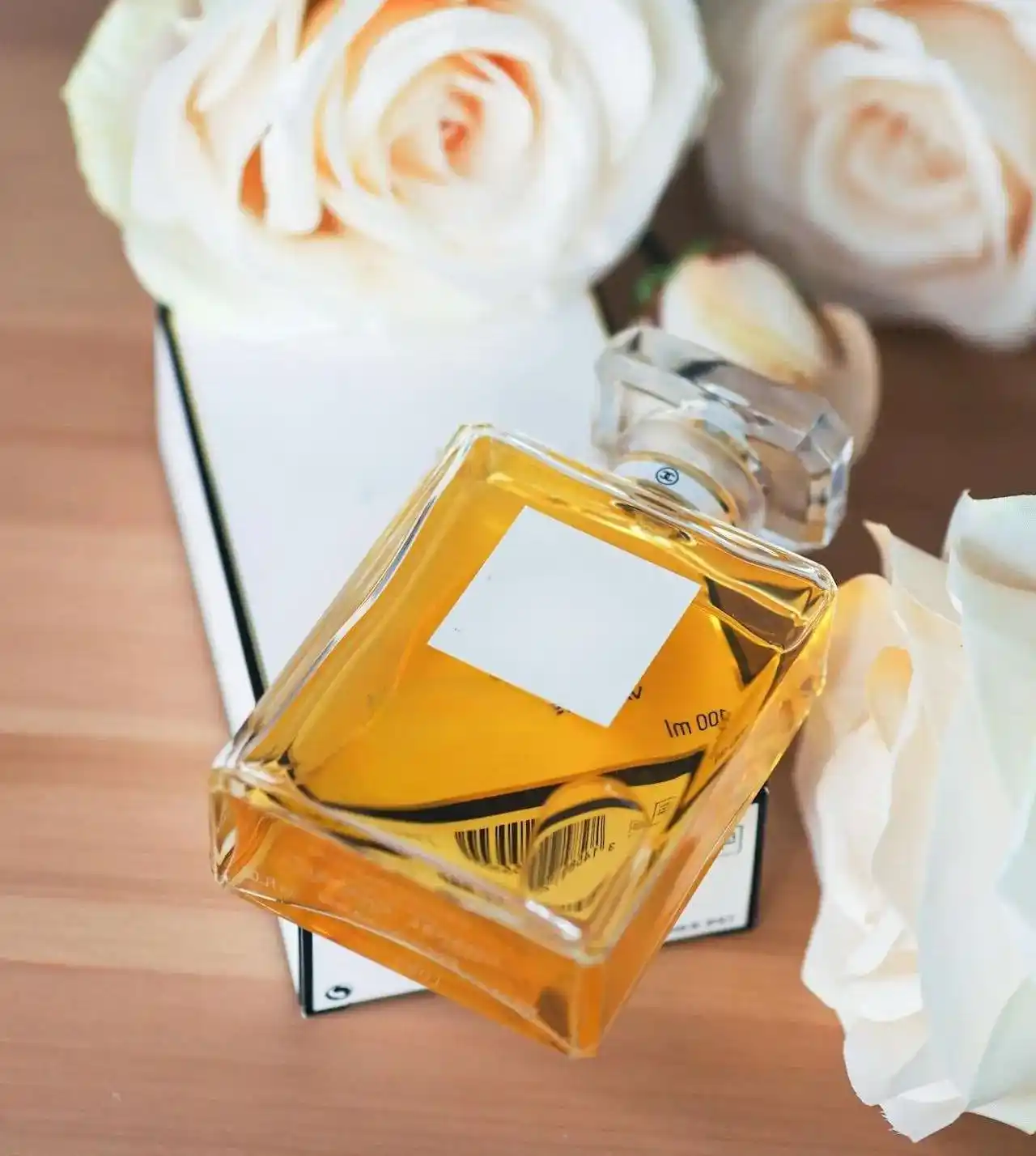 Примеры сотрудничества в области ароматов между различными категориями: кафе, модные бренды и средства личной гигиены 1