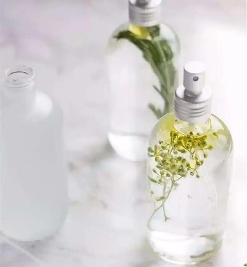 Fabric sanitizing sprays: low irritation, low residue, lasting scent 2 Fabric sanitizing sprays low irritation low residue lasting scent 1