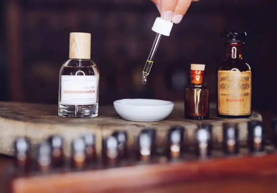 Mining Scent Feedback from Online Reviews: Practical Methods for Product Managers 2 Mining Scent Feedback from Online Reviews Practical Methods for Product Managers 2