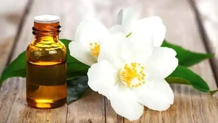 Long-lasting conditioner scent fragrance structure and silicone systems