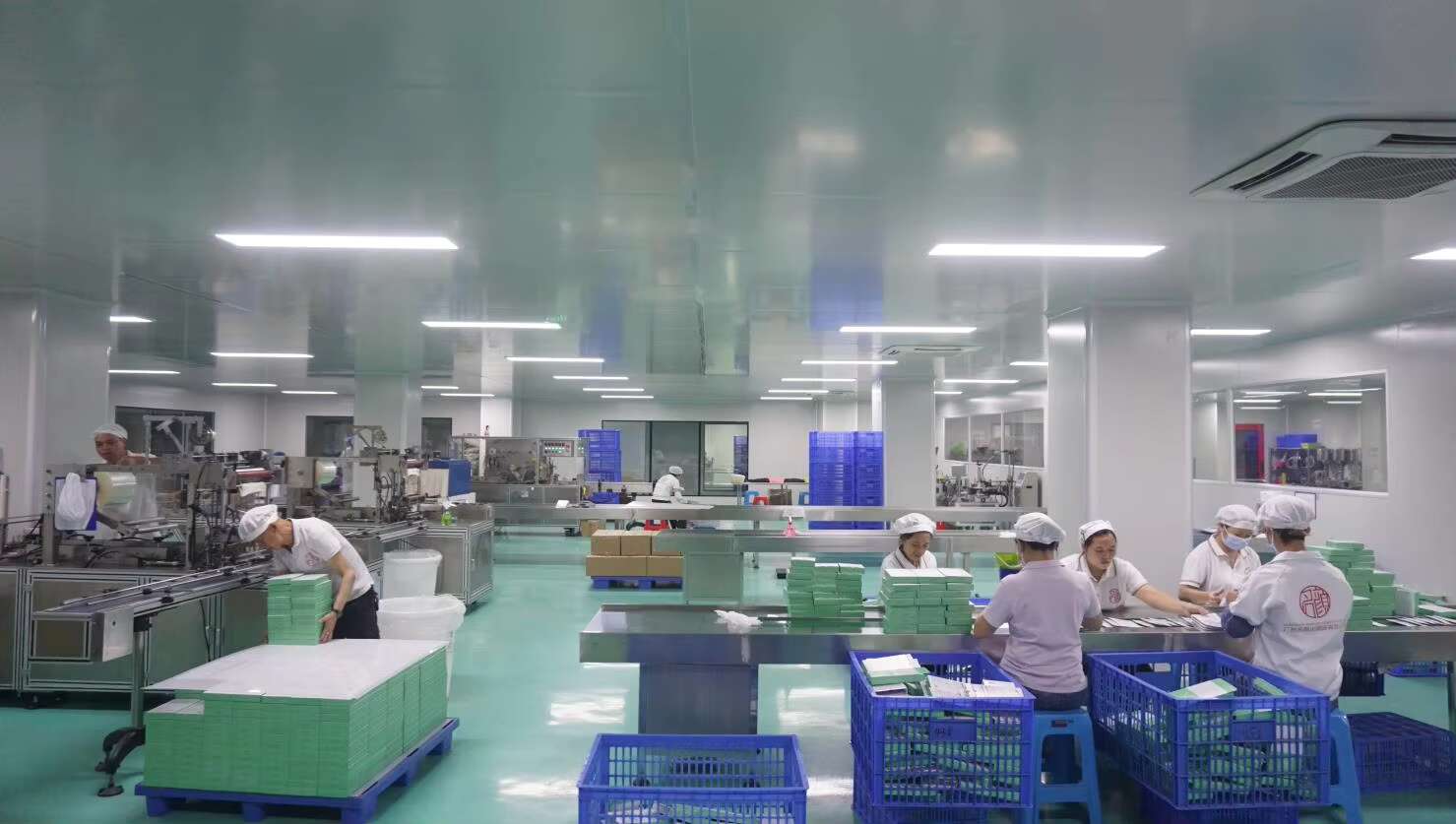 Fragrance Oil Manufacturing Techniques: Distillation, Extraction, and Synthesis Overview 2 Fragrance Oil Manufacturing Techniques Distillation, Extraction, and Synthesis Overview