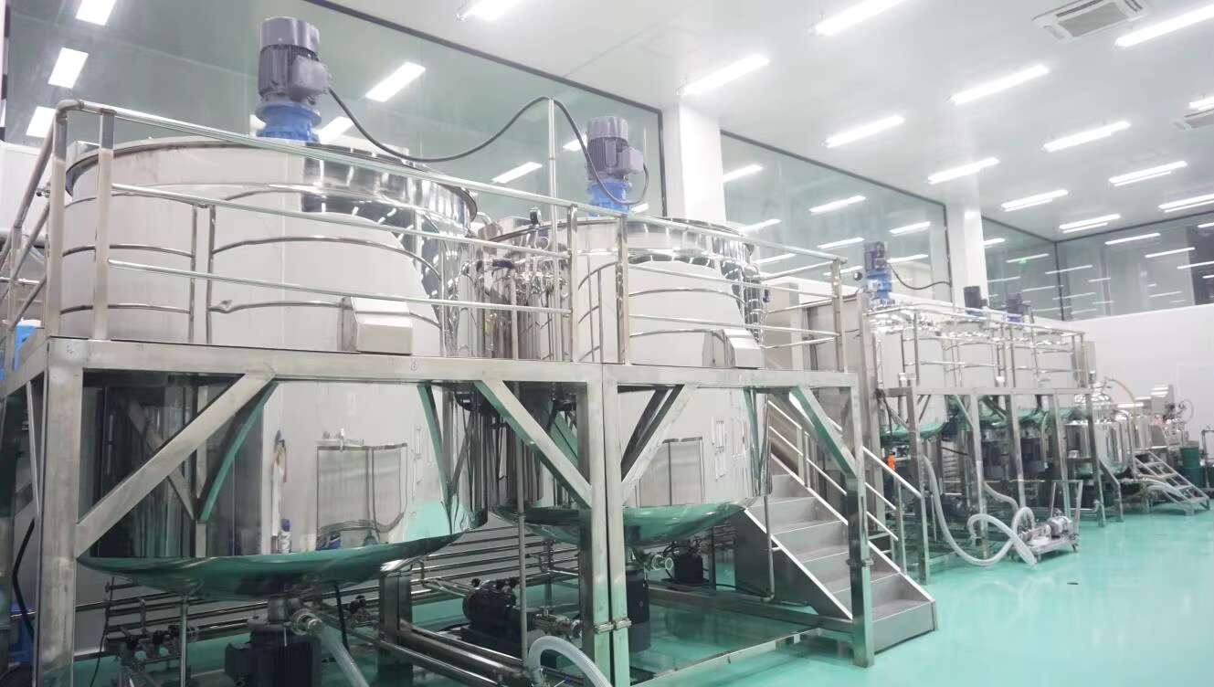 Fragrance Oil Manufacturing Techniques: Distillation, Extraction, and Synthesis Overview 3 Fragrance Oil Manufacturing Techniques Distillation, Extraction, and Synthesis Overview