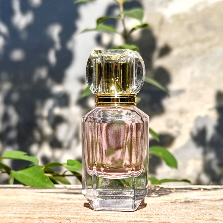 Oil-Based Perfume vs Alcohol-Based Perfume 3 Oil-Based Perfume
